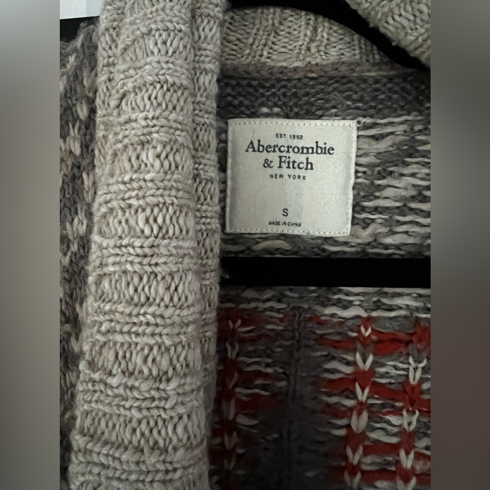 Abercrombie & Fitch Beige and Burgundy Patterned Cardigan - Picture 3 of 3
